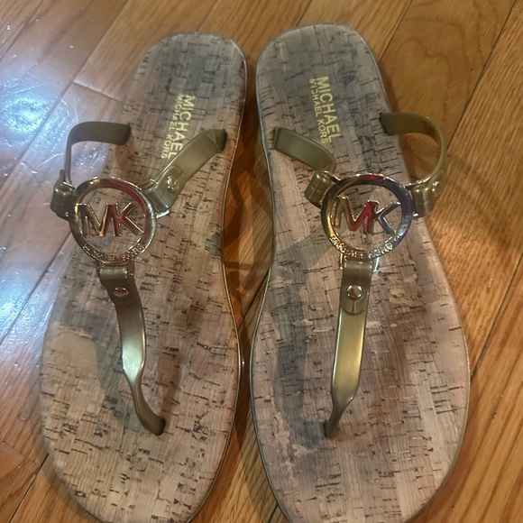 Micheal kors sandals - Picture 2 of 4